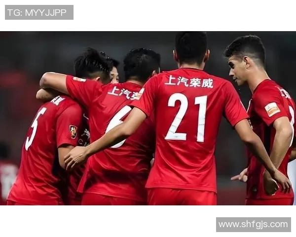 足球场意外现身昔日球星 身姿矫健令观众惊叹